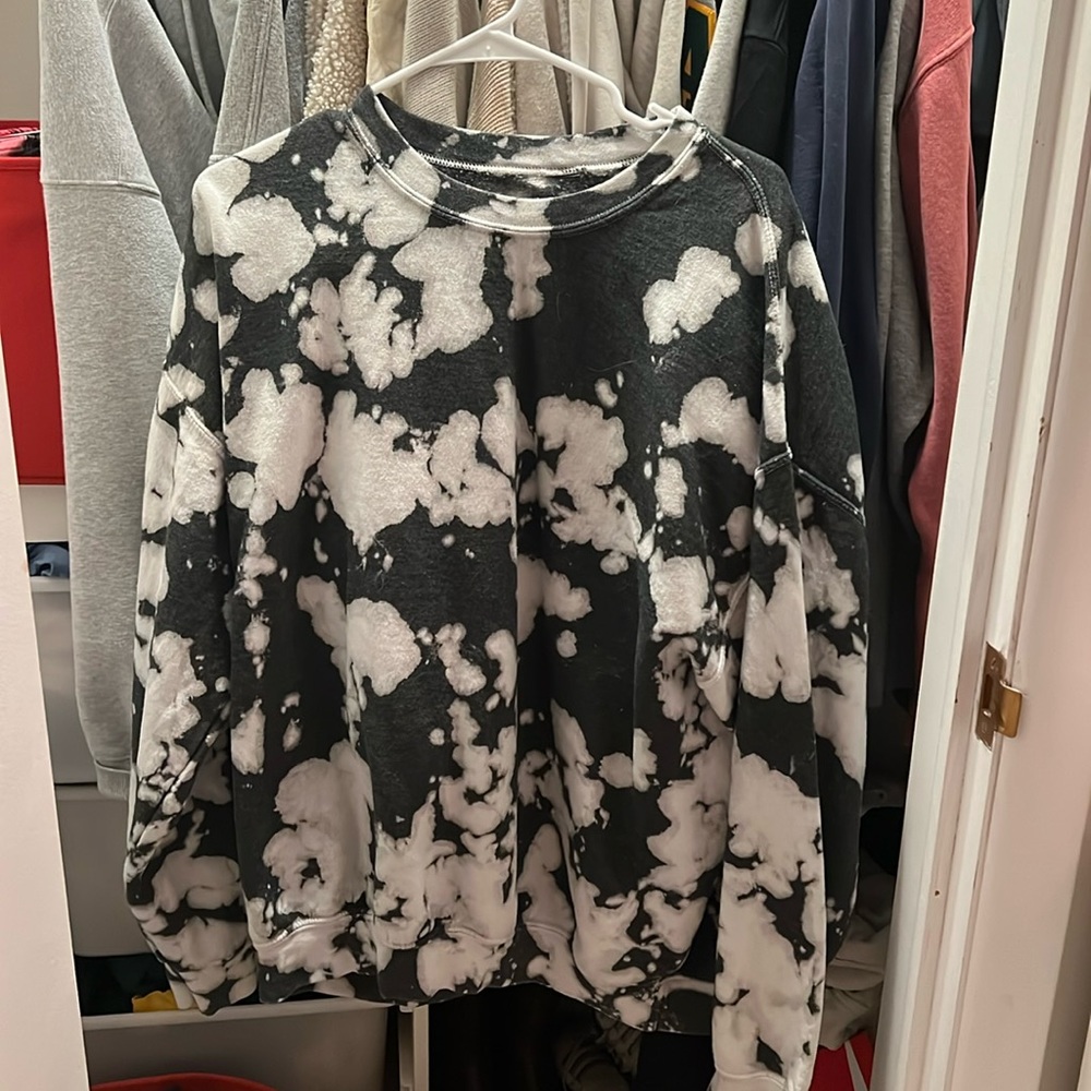 URBAN OUTFITERS crew neck